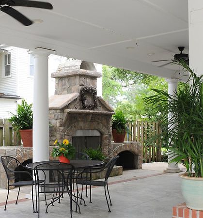 אייקן Carriage House Inn מראה חיצוני תמונה