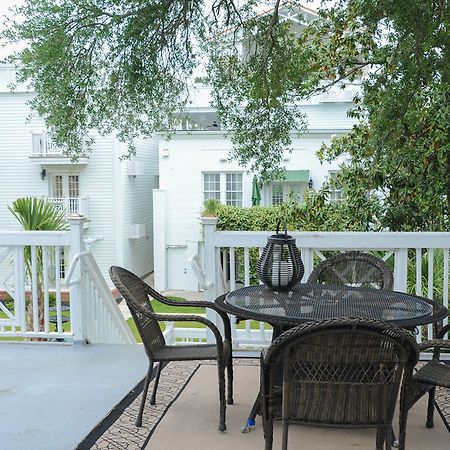 אייקן Carriage House Inn מראה חיצוני תמונה