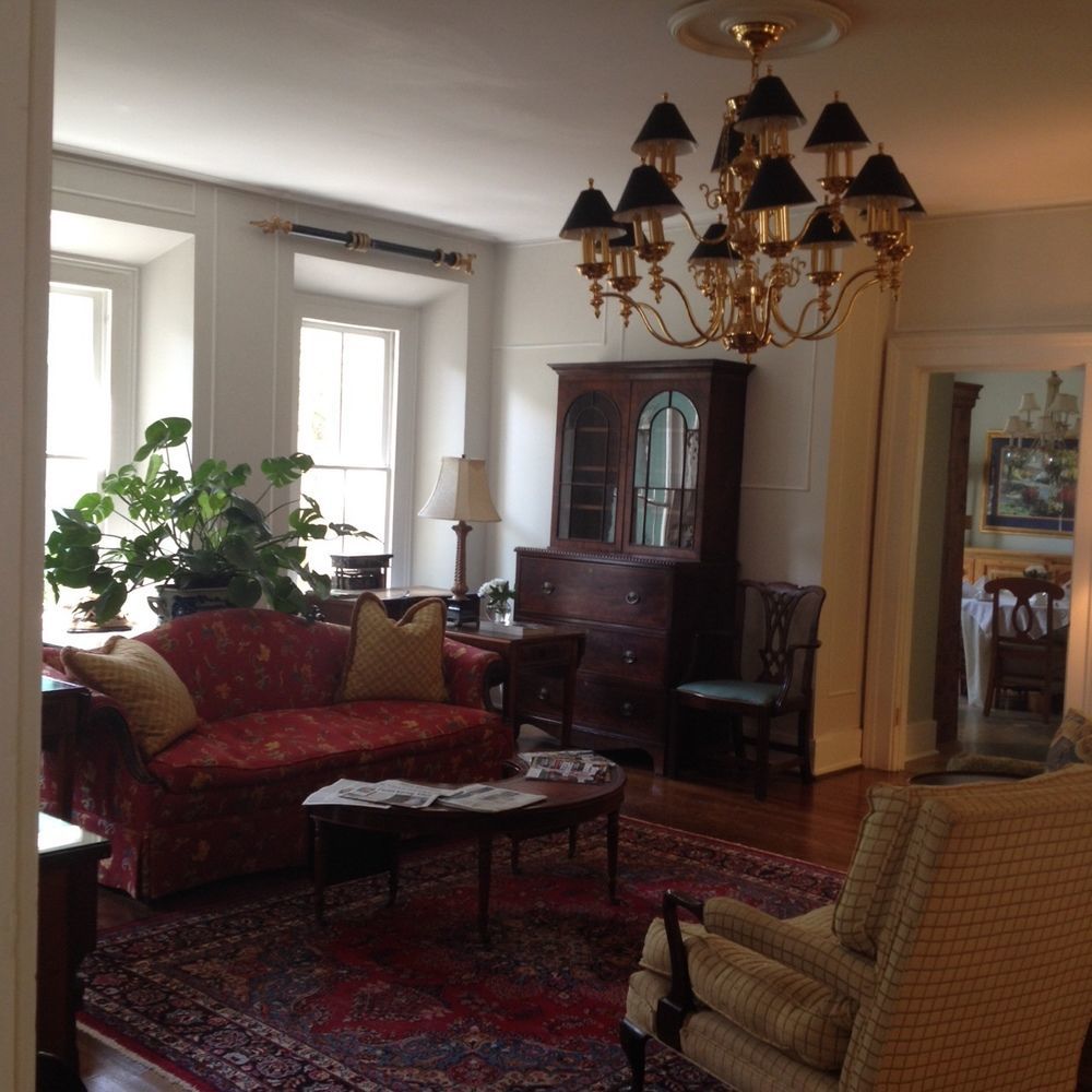 אייקן Carriage House Inn מראה חיצוני תמונה